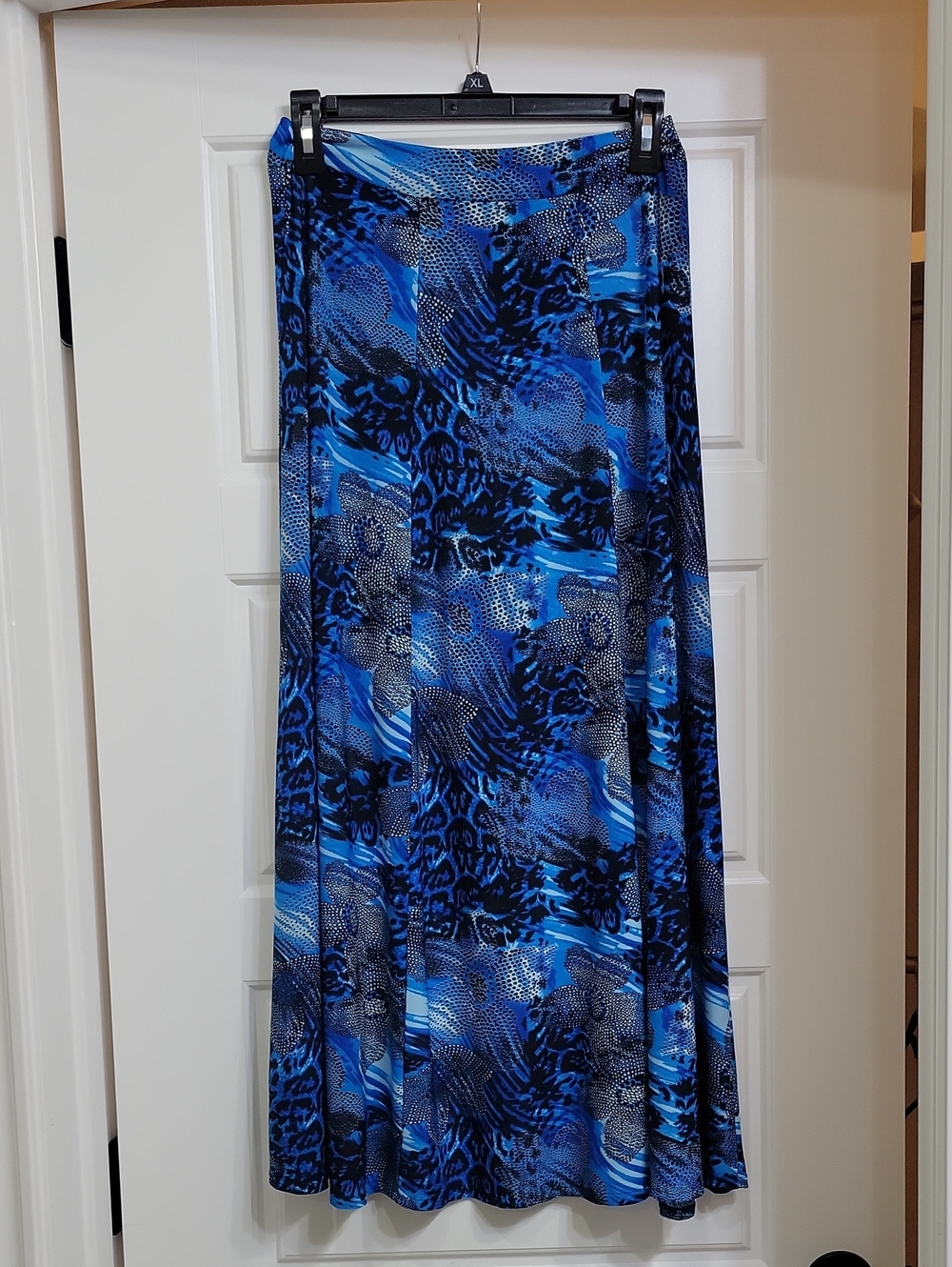 Women's Blue Patterned Maxi Skirt - Elegant Abstract Print